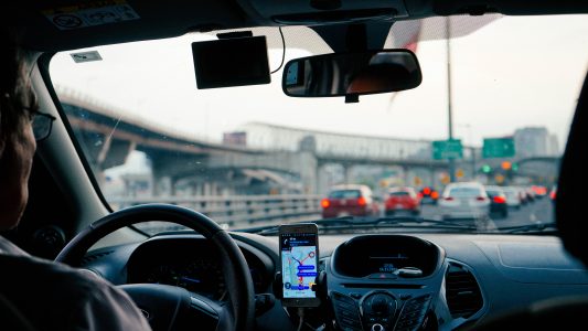 Uber lança plano de celular para motoristas