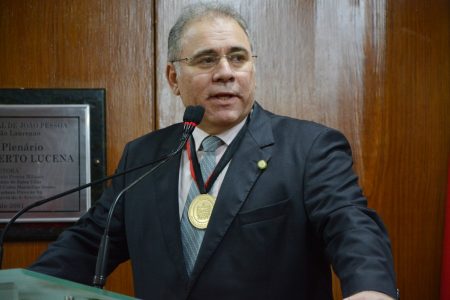 Queda de Pazuello coloca cardiologista paraibano na disputa para ser o novo ministro da Saúde