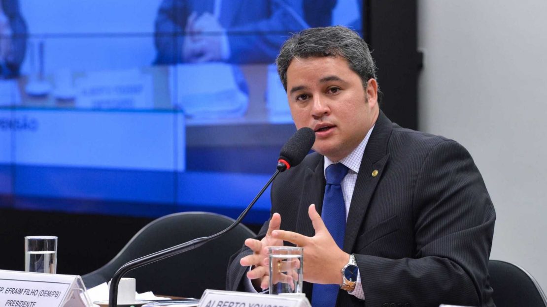 Sistema eleitoral atual prejudica estados como a Paraíba, diz Efraim ao defender coligações
