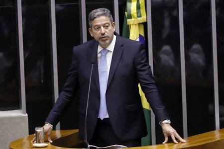 Para bajular Bolsonaro, Arthur Lira instala comissão para analisar PEC do voto impresso