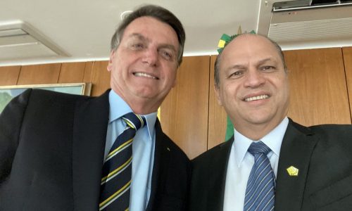Governo Bolsonaro é emparedado com denúncias de corrupção na compra de vacinas