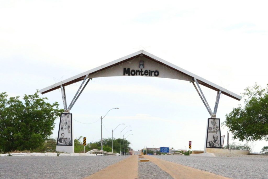Monteiro mantém toque de recolher, fecha academias e restaurantes só podem fazer entrega