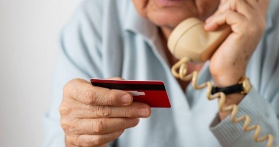 Aprovada lei que proíbe contratos de empréstimo para idosos sem assinatura física