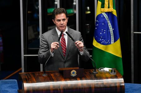 Bolsonaro chama integrantes da CPI de "bandidos" e vice-presidente do Senado reage