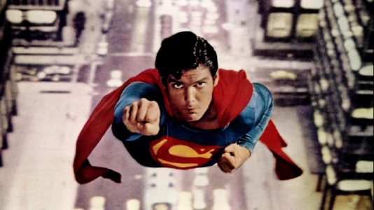 Morte de Richard Donner faz lembrar que Superman, O Filme inspirou Super-Homem, A Canção