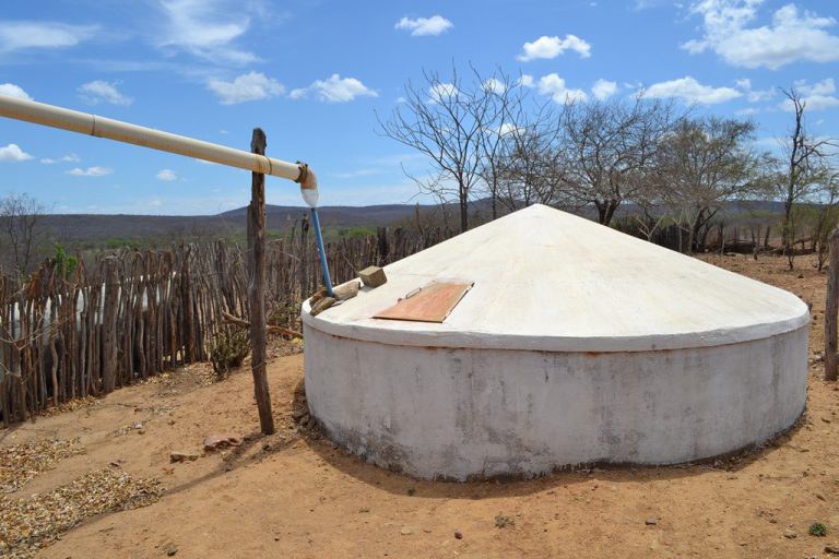 Em busca de popularidade no Nordeste, Bolsonaro lança programa de construção de cisternas em escolas rurais