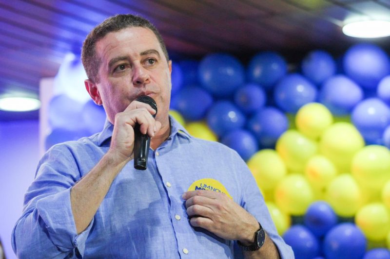 Acusado de furar fila da vacinação, João Almeida terá que doar R$ 8 mil a hospital de João Pessoa