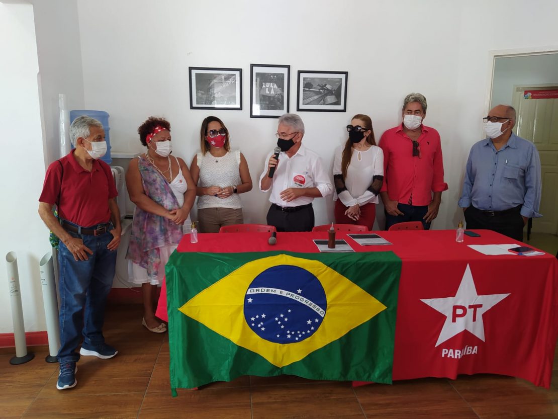 Barbosa anuncia filiação de Ricardo e ex-militantes do PSB ao PT após caravana de Lula no Nordeste