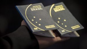 Contratação de brasileiros por empresas do exterior cresce quase 500%; veja regras trabalhistas