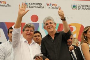João Azevedo deixa cargo para disputar governo do estado