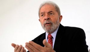 Advogado de Lula entrega resumo da apelação a desembargadores do TRF4