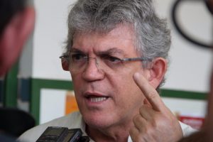 Ricardo rebate Cássio e descarta intervenção para conter violência na Paraíba