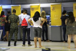 Bancos terão que contratar profissionais para atender surdos na Paraíba