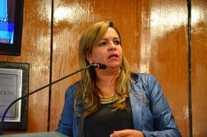 Vereadora nega envolvimento com traficantes após participar de festa no São José