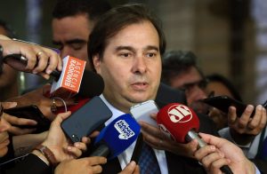 Rodrigo Maia quer discutir deficit previdenciário com governadores