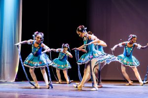 Dia Internacional da Dança tem aula pública no Teatro Santa Roza