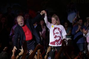 Lula é lançado pelo PT como pré-candidato à Presidência