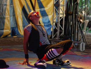 Praça da Independência recebe apresentações gratuitas de circo