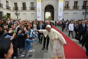 Papa pede perdão pelos casos de pedofilia envolvendo padres no Chile