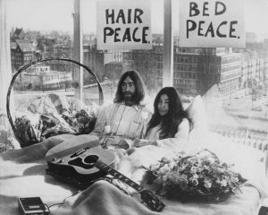 Nos 85 anos de Yoko, Blog seleciona quatro canções que John fez para a mulher