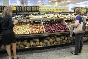 Valor da cesta básica regional compromete 58,6% do salário mínimo em Campina Grande