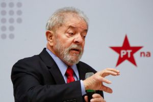 Justiça decide que Lula tem direito a assessores pagos do Estado mesmo preso