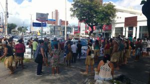 Protesto de grupo indígena segue interditando trânsito nos dois sentidos da Avenida Epitácio Pessoa