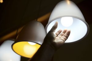 Contas de luz vão continuar com tarifa mais alta em outubro