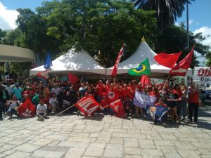 No ritmo de forró, PT lança pré-candidatura de Lula à Presidência em CG