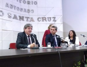 João Azevêdo firma compromisso para evitar fechamento de comarcas e reduzir custas processuais