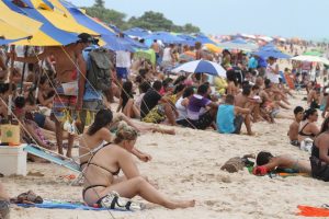 Feriado do Trabalhador com tempo bom e 35 praias próprias ao banho na Paraíba