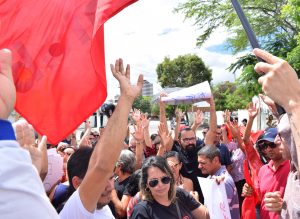 Servidores protestam na Câmara e Romero garante reajuste sobre vencimento bruto