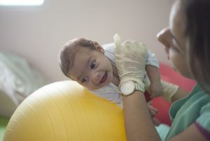Mais de 200 crianças com microcefalia terão atendimento prioritário na PB