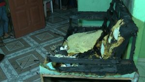 Idosa de 93 anos morre carbonizada após incêndio no sofá de casa