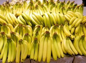 Preço da banana tem variação de até 459,18% e de alho, 247% em Campina Grande