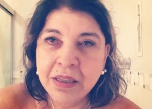 Roberta Miranda apresenta música inédita com vídeo tomando banho