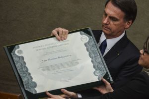 Em diplomação, Bolsonaro exalta poder popular ‘sem intermediação’