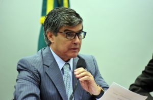 Na mira da imprensa nacional, deputado lidera gastos com ‘Cotão’ na bancada paraibana em 2022