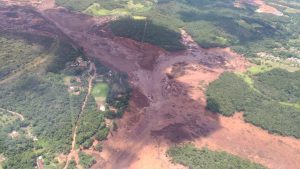 Barragem da Vale se rompe na cidade de Brumadinho em Minas Gerais
