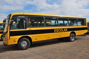 Fiscalização do MP apreende frota de ônibus escolares de prefeitura por irregularidades
