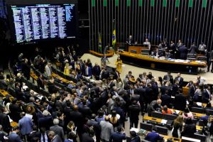 Sem representação feminina, deputados federais da Paraíba tomam posse em Brasília; veja quem são