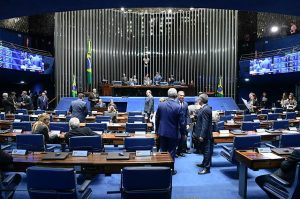 Derrubada de vetos de Bolsonaro no projeto do Abuso de Autoridade gera polêmica