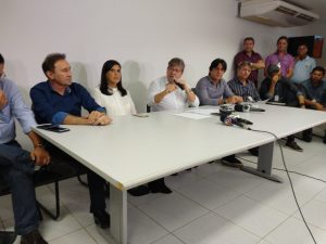 João Azevêdo anuncia que abastecimento de água em Campina Grande vai ser regularizado segunda