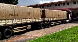 Carreta com carga de 100 toneladas de feijão é apreendida pela Receita na PB