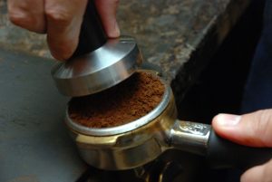 Pesquisadores da UFPB usam borra de café para remover metais de efluentes