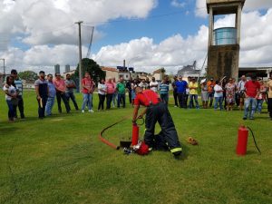 Corpo de Bombeiros promove treinamento para comerciantes no Parque do Povo