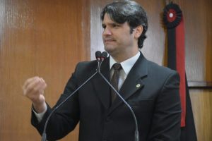 Dinho passa cargo de prefeito de João Pessoa para Leo Bezerra nesta sexta-feira