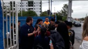 Policial militar agride estudante durante protesto em Campina Grande