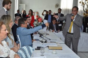 Com saída de Tovar, Cláudio Regis toma posse na Assembleia da Paraíba