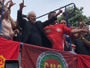 Lula ataca Bolsonaro e diz que ele não foi eleito para governar para milicianos do RJ